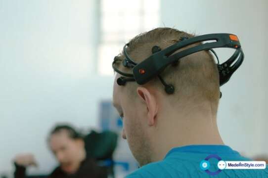 3 fanáticos de la música con discapacidad crean música sólo con sus mentes.