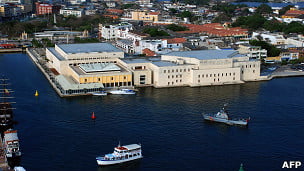 Barco patrulla en Cartagena