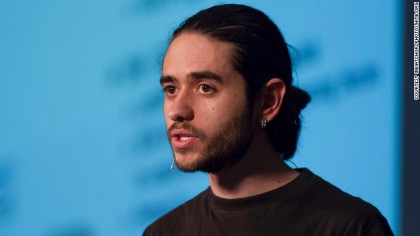 130411110000-airplane-hacker-hugo-teso-story-top