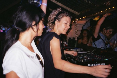 16268_10151679694150824_259110136_n