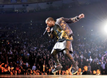 Kanye West. Kanye West lanzó su sexto álbum como solista, ‘Yeezus' a principios de mayo por medio de un tuit.