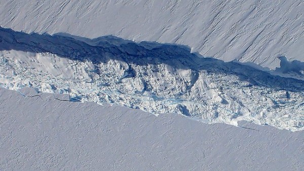 815434-111104-ice-crack