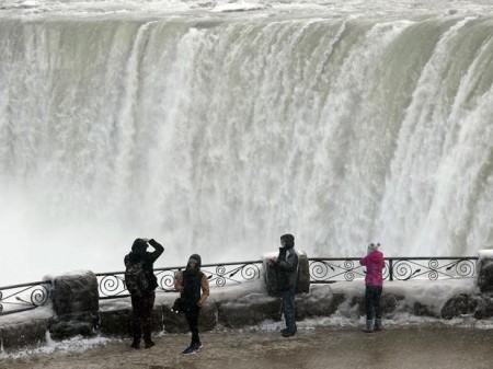Imágenes: Cataratas del Niágara se congelan por frío extremo en Canadá