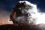 "Meteorito" de 35 toneladas de basura cae en Ginebra para denunciar suciedad