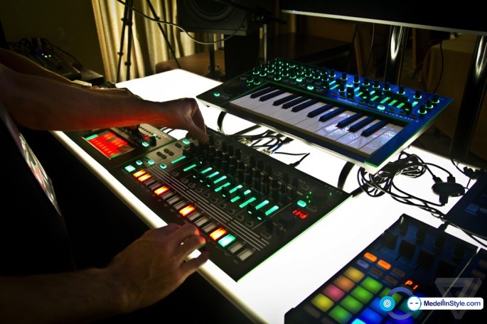 Nina Kraviz, Mathew Jonson, Matt Edwards y más prueban la Roland AIRA