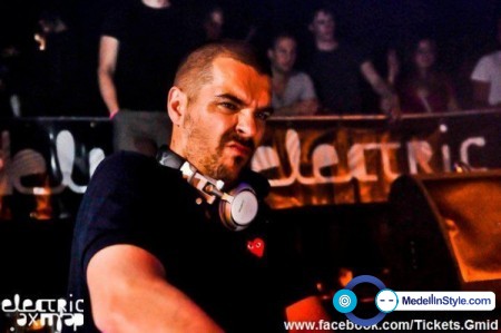 Speedy J y su fiesta Electric Deluxe