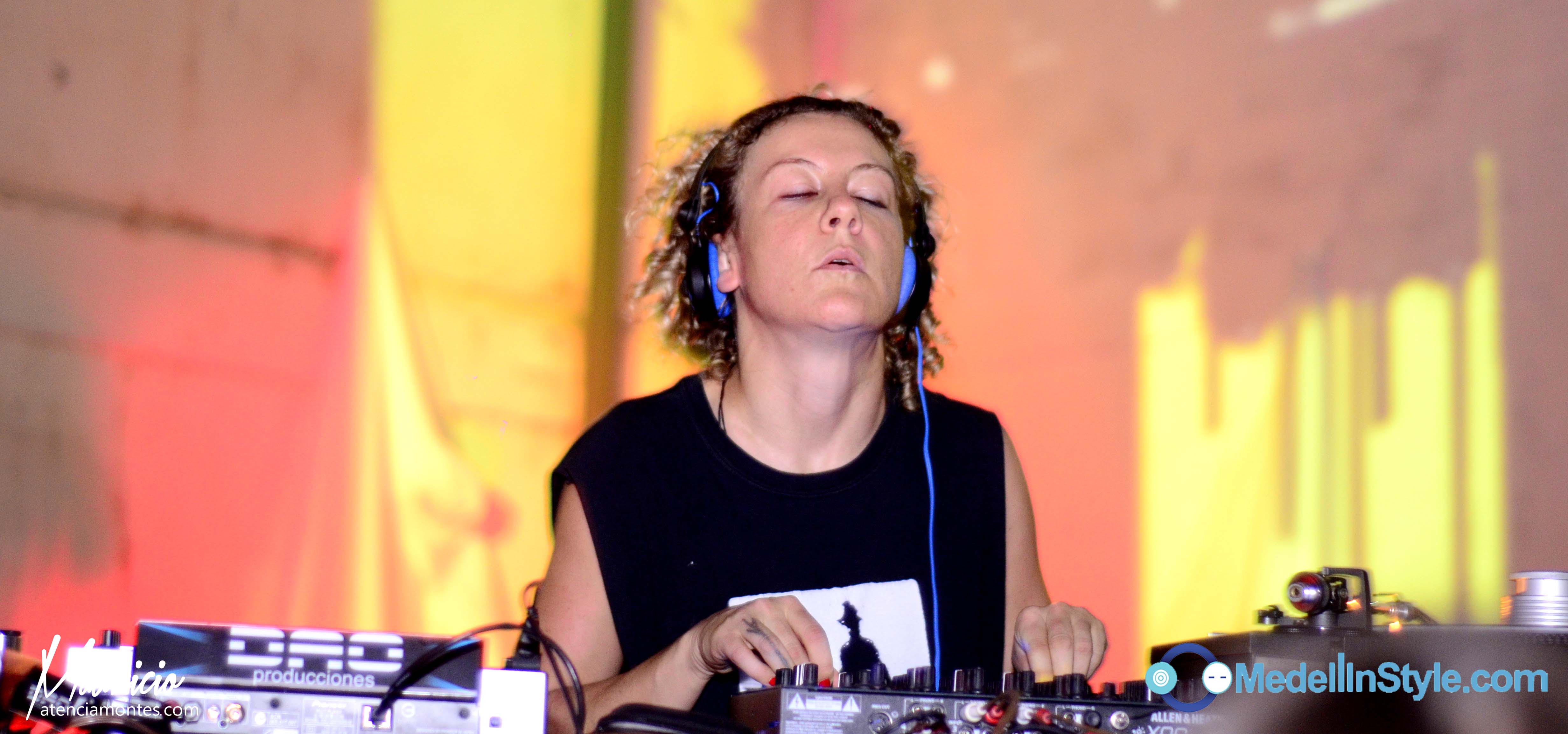 Video MEGAOPENING 2015 with tINI