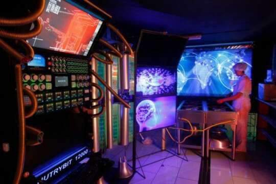 Cyberpunk en Medellín&#8230; En el centro hay un Restaurante con Autobots&#8230; Ya fuiste ?