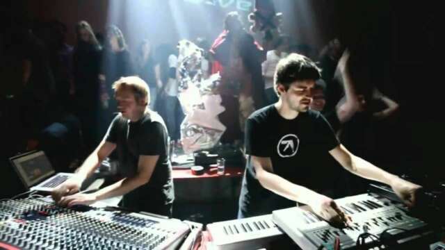 Vídeo: Cortes de techno, electro, ambient y reminiscencias tranceras con Extrawelt Live en Time Warp 2017