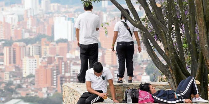 Las zonas verdes son espacios para el paseo y el ocio que mejoran la calidad de vida de los ciudadanos. Medellin es una de las ciudades del mundo que menos zonas verdes tiene