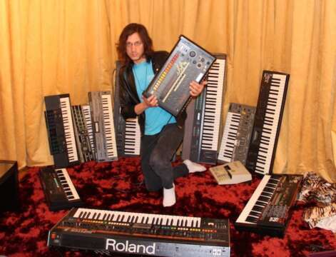 Holosynthesis reedita material de Squadra Blanco, seudónimo de Legowelt&#8230;