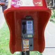En Medellín los teléfonos públicos traen Wi Fi gratis