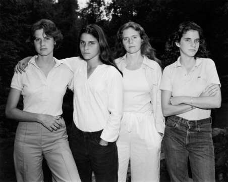 4 hermanas se toman fotos durante 36 años en la misma posición!